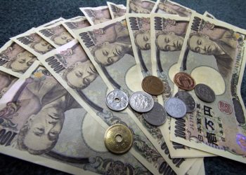 Asia FX extends losing streak on Trump tariff fears; BoJ rate decision in focus