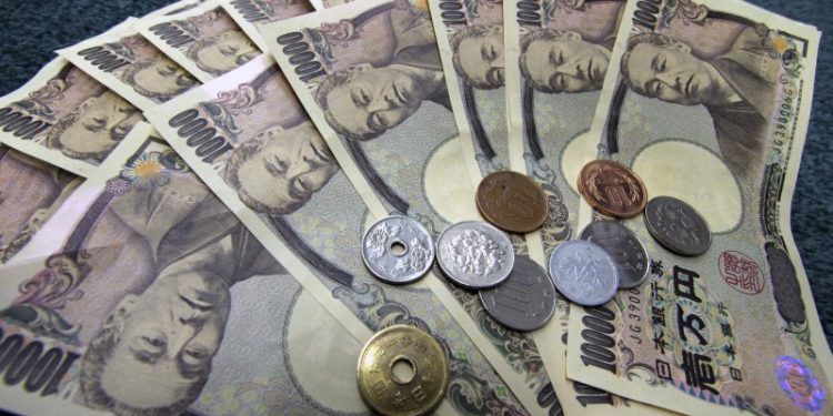 Asia FX extends losing streak on Trump tariff fears; BoJ rate decision in focus